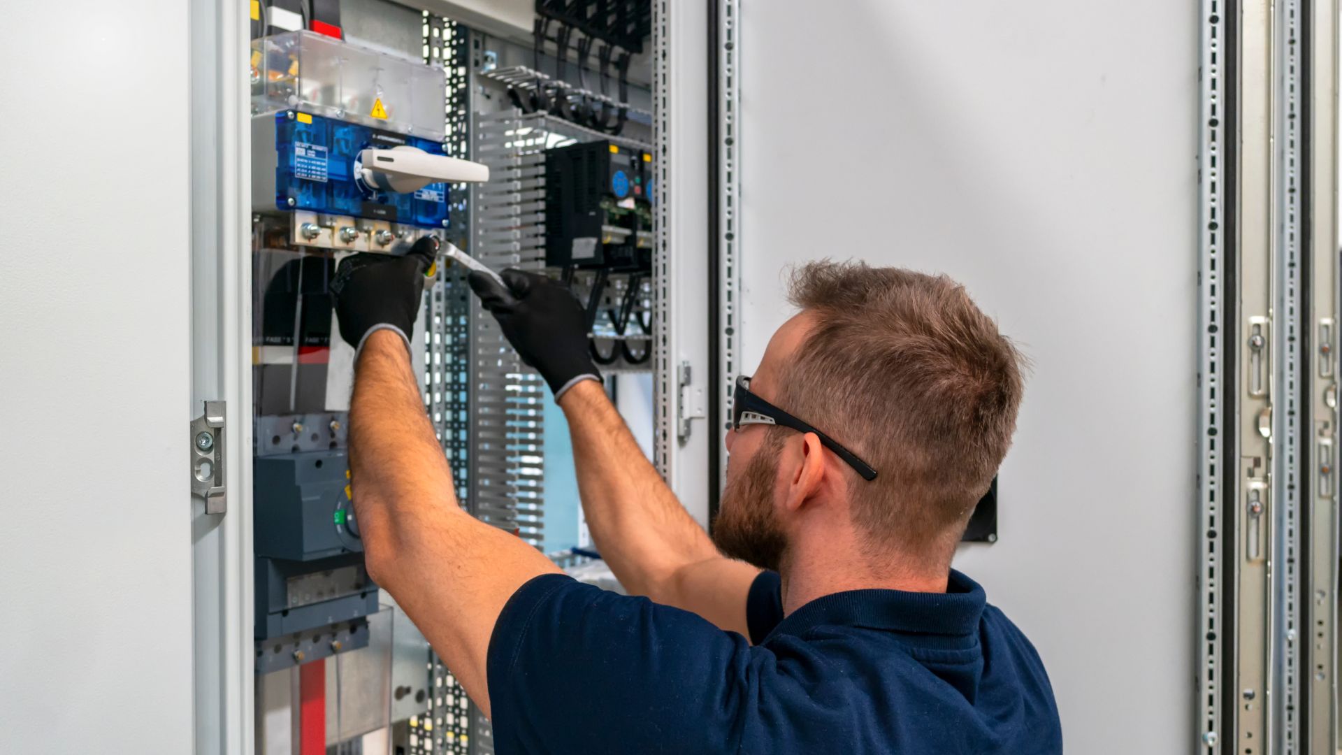 Guia Completo para Instalações Elétricas e Quadros Elétricos: Soluções e Estratégias para Empresas